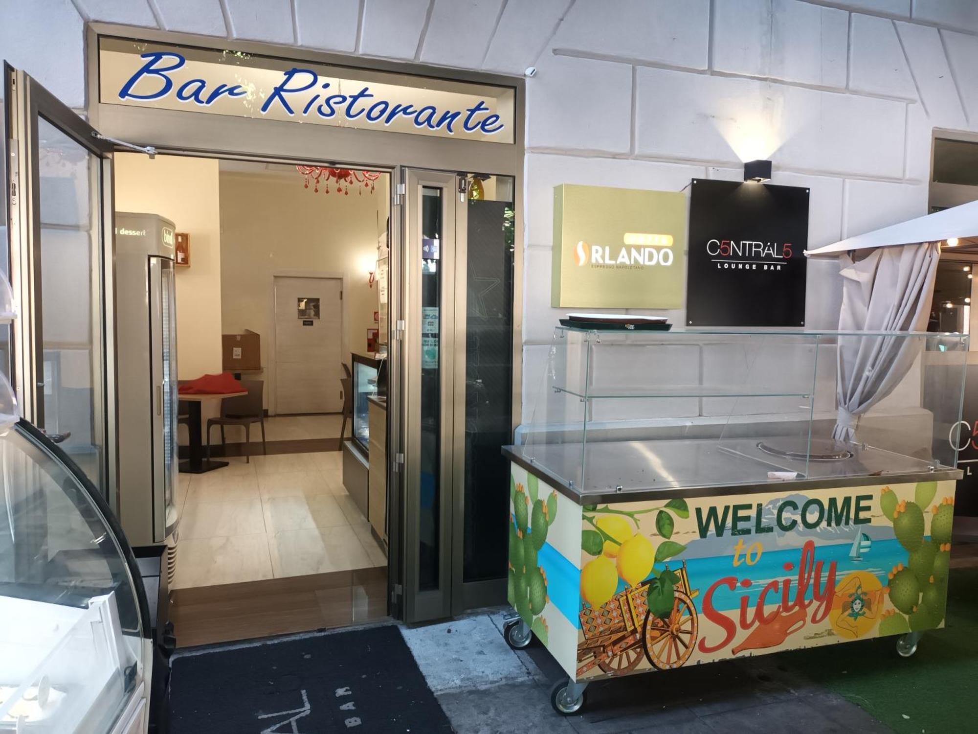 55 Aira Hotel — Photos 1